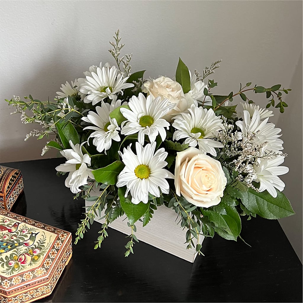Fresh Linen Box Bouquet –  Lasting Impressions Flowers Llc, Flemingsburg KY